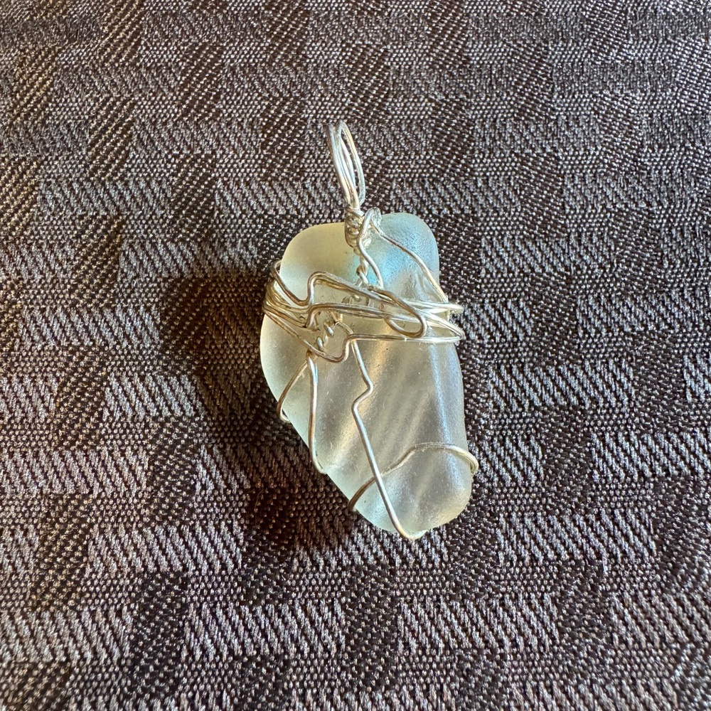 Beautiful handmade Seaglass with silver pendant. - Picture 4 of 4